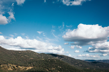 Obraz premium clouds over mountains