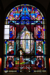 Apparition de la Vierge à Catherine Labouré. Eglise Notre-Dame de Lourdes. / Appearance of the Virgin to Catherine Labouré. Church of Our Lady of Lourdes.