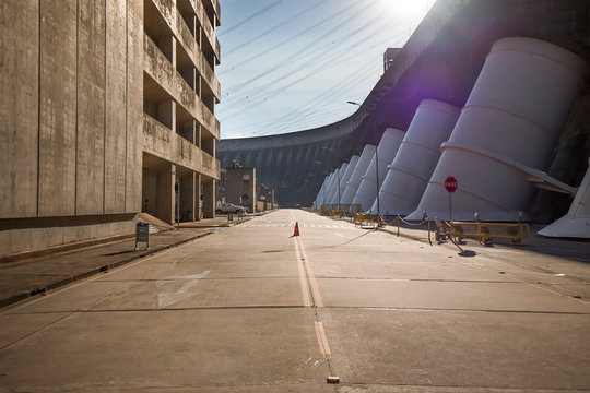 Usina Hidrel&eacute;trica de Itaipu