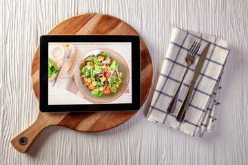 Naklejka premium Food delivery concept with a digital tablet