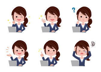 パソコンを操作するスーツの女性のイラストセット