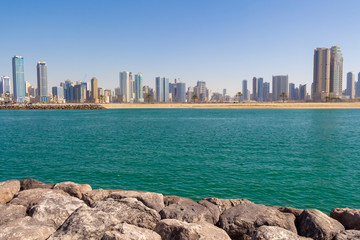 Fototapeta premium Modern city on the shores of the azure sea.