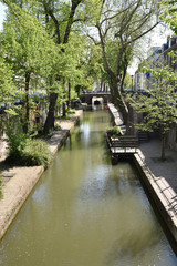 Fototapeta na wymiar Petit canal au printemps à Utrecht, Pays-Bas