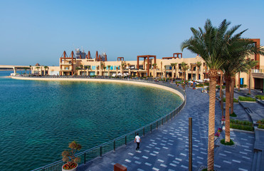 Fototapeta na wymiar The Pointe waterfront dining and entertainment destination at the Palm Jumeirah