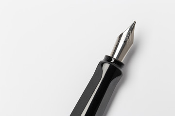 Naklejka premium Fountain pen isolated on white background