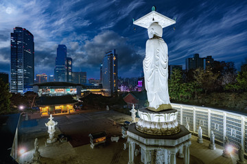 Fototapeta na wymiar Moon night and Buddha statue in Bongeunsa temple in Gangnam, Seoul city, South Korea. this image can use for travel in Korea concept