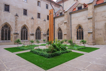 Paradieshof des Benediktinerklosters Emaus in Prag