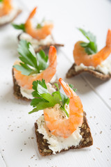 Appetizers with shrimps and cream cheese