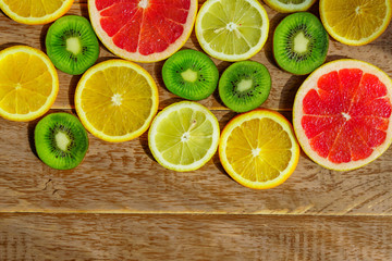 Fototapeta na wymiar frame with slice of oranges, lemons, kiwi, grapefruit pattern isolated on white background. Copy space