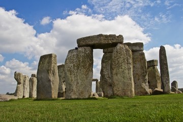 Obraz na płótnie Canvas Rocks of Stonehenge On a Cloudy Summer Day