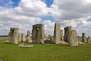 Obraz na płótnie Canvas Rocks of Stonehenge On a Cloudy Summer Day