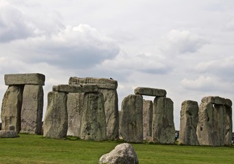 Naklejka premium Rocks of Stonehenge On a Cloudy Summer Day