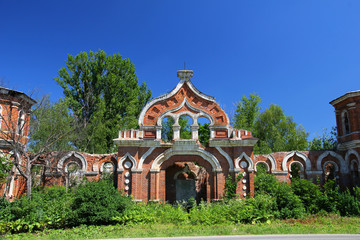 Fototapeta na wymiar Ruins old manor house, Russia