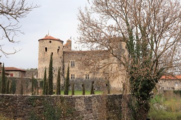 Fototapeta na wymiar Village de Saint Vidal en Haute Loire - Auvergne - France - Château