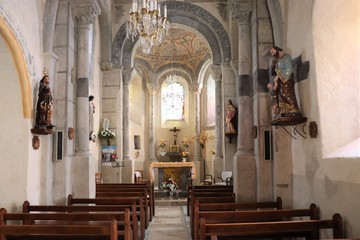 Fototapeta premium Village de Saint Vidal en Haute Loire - Auvergne - France - Eglise Romane