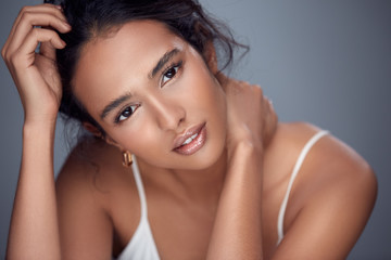 Obraz premium pretty women looking to the camera and touching her neck