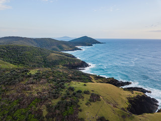 Die Küste des Hat Head National Parks aus der Luft fotografiert