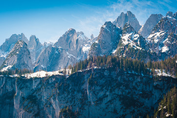 Berge in den Alpen von Österreich an einem Tag in der Sonne