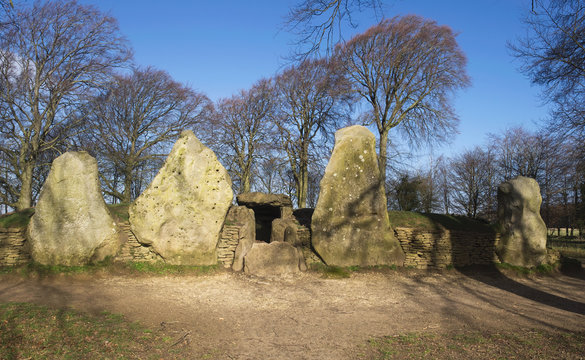 Wayland's Smithy Long Barrow in Oxfordshire, England, UK