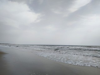 Playa, arena, espuma del mar, en Isla Cristina provincia de Huelva España. Océano Atlántico