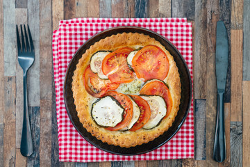 Fine Tomato Zucchini Tarts Mozzarella, pesto and virgin olive oil