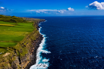 Azoren - Küsten, Wellen, Klippen und Landschaften von Sao Miguel aus der Luft