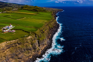 Azoren - Küsten, Wellen, Klippen und Landschaften von Sao Miguel aus der Luft