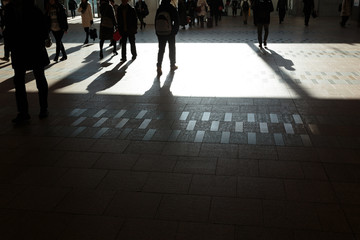 人・足元のシルエット