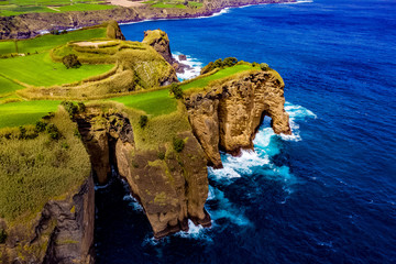 Azoren - Küsten, Wellen, Klippen und Landschaften von Sao Miguel aus der Luft