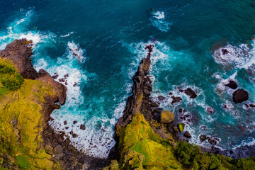 Fototapeta na wymiar Azoren - Küsten, Wellen, Klippen und Landschaften von Sao Miguel aus der Luft