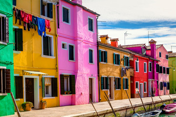 Fototapeta na wymiar colorful houses on the island of burano