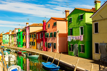 Fototapeta na wymiar colorful houses on the island of burano