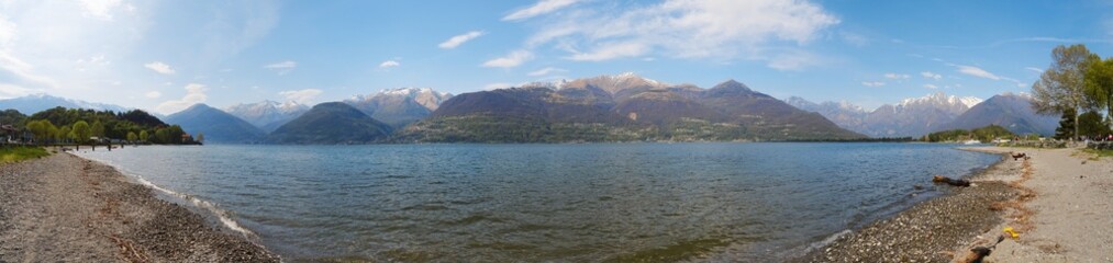 Obraz premium Lake Como, Italy - April 2019: panoramic view of the lake and the Italian Alps in the background.