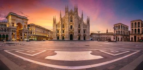 Foto op Canvas Milaan, Italië. Panoramisch stadsbeeld van Milaan, Italië met de kathedraal van Milaan tijdens zonsopgang. © rudi1976