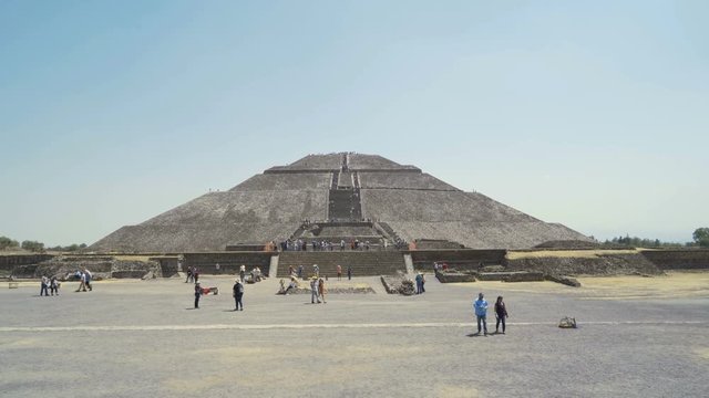 Extreme long shot of the Mayan sun pyramid, an ancient city near Mexico City. vacation for tourists in mexico 4K