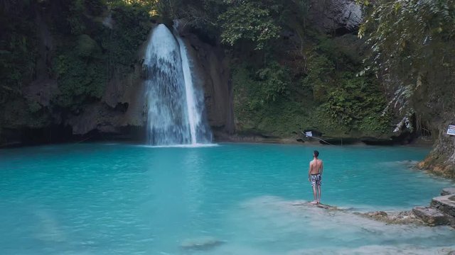 Tour at the Kawasan falls in cebu