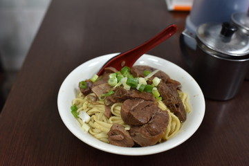 高雄　港園牛肉麺