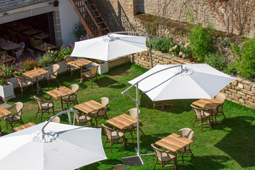 Jardin estival en été