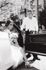 Romantic walk of the groom and the bride through the streets of the city.