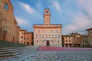 Montepulciano, Siena, Tuscany, Italy: the main square with the medieval city hall - obrazy, fototapety, plakaty