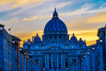 Naklejka premium Orange Sunset Street Lights Saint Peter's Basilica Vatican Rome Italy