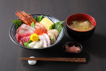 ちらし寿司　海鮮丼