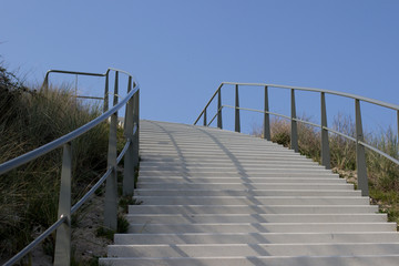 Obraz premium Treppenstufen mit Himmel