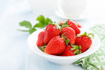 Fresh strawberry in bowl on table