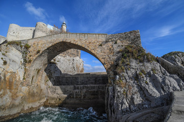 Fototapeta na wymiar The medieval bridge of Castro Urdiales