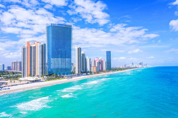 Fototapeta na wymiar Miami Beach skyline with ocean