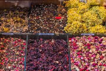 Kräuter Tee am Markt in Istanbul © driendl