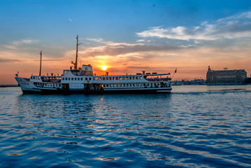 Fototapeta premium Istanbul, Turkey, 11 June 2007: Sunset of Kadikoy