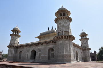 Fototapeta na wymiar Petit Taj Mahal