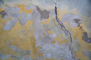 cracked mortar